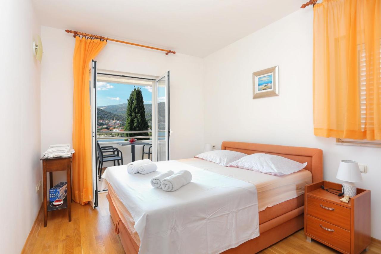 Apartments By The Sea Seget Vranjica, Trogir - 13771 Zewnętrze zdjęcie